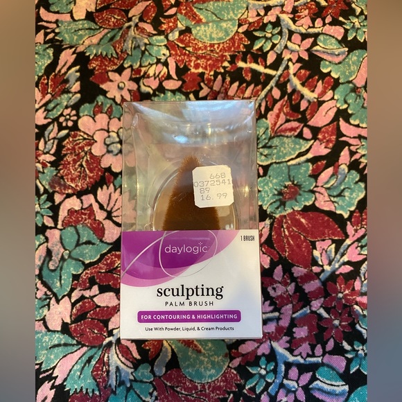 Weekend Skincare Set - Picture 10 of 13